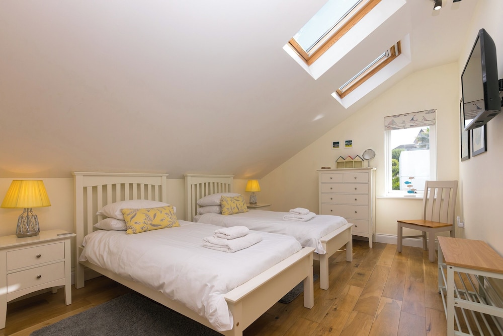 7 Sandy Lane view 5