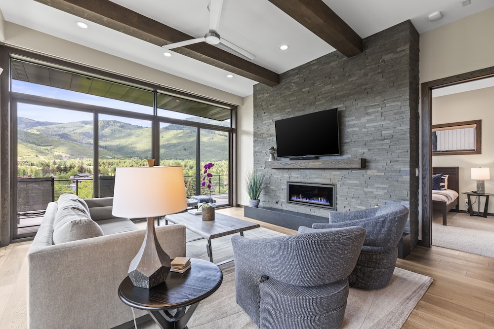 Nine Peaks 4 Bedroom Home