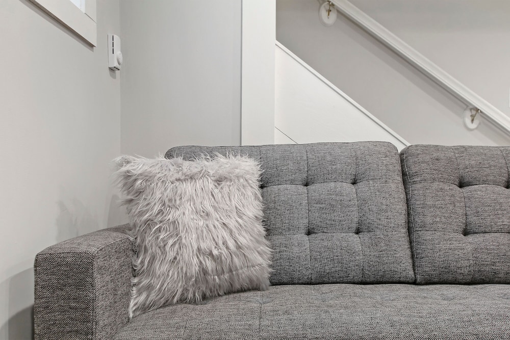 Perfectly Designed 1BR - Barry GA