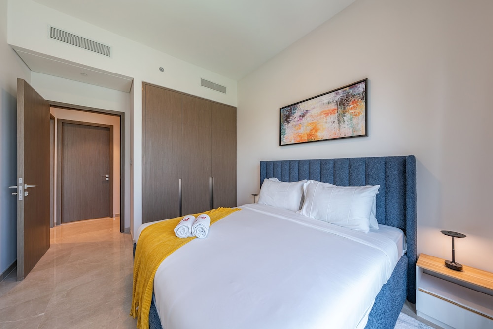 Skyline Majesty - Luxury Living with Full Burj Khalifa & Fountain Views