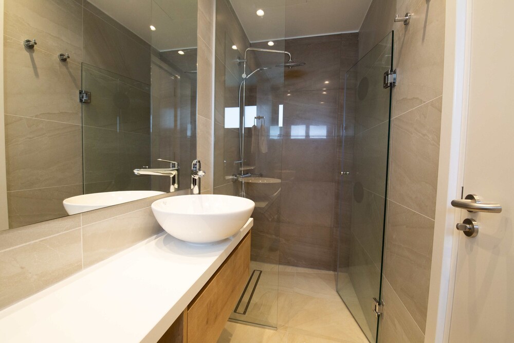 Phaedrus Living: Serenity Waves Villas No.11