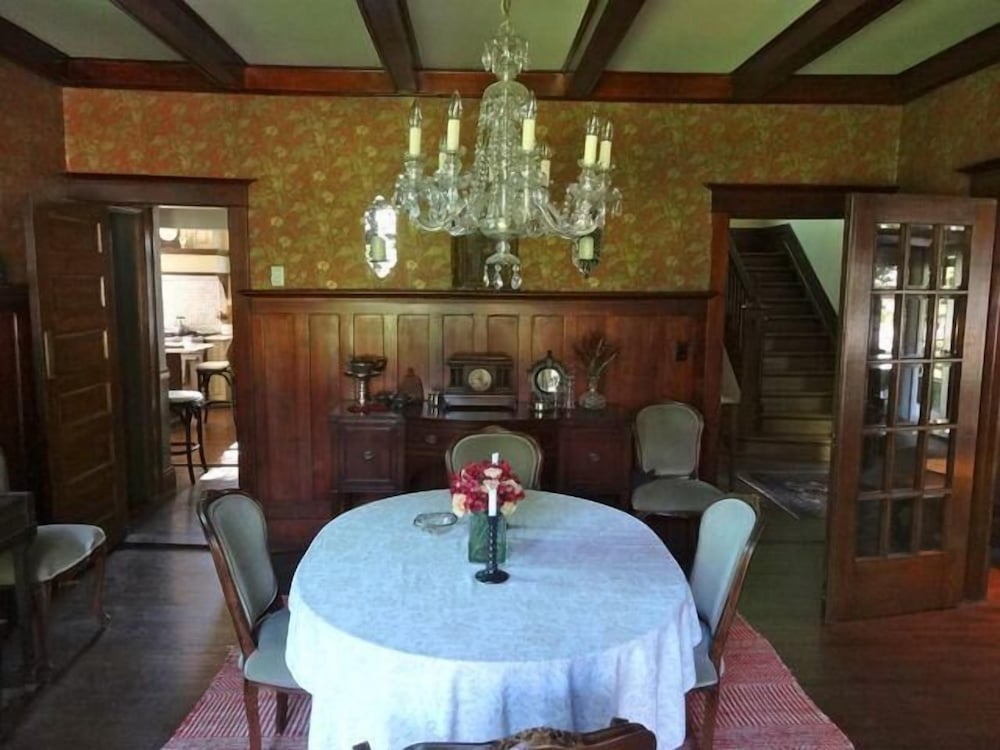 The Captain's House B&B
