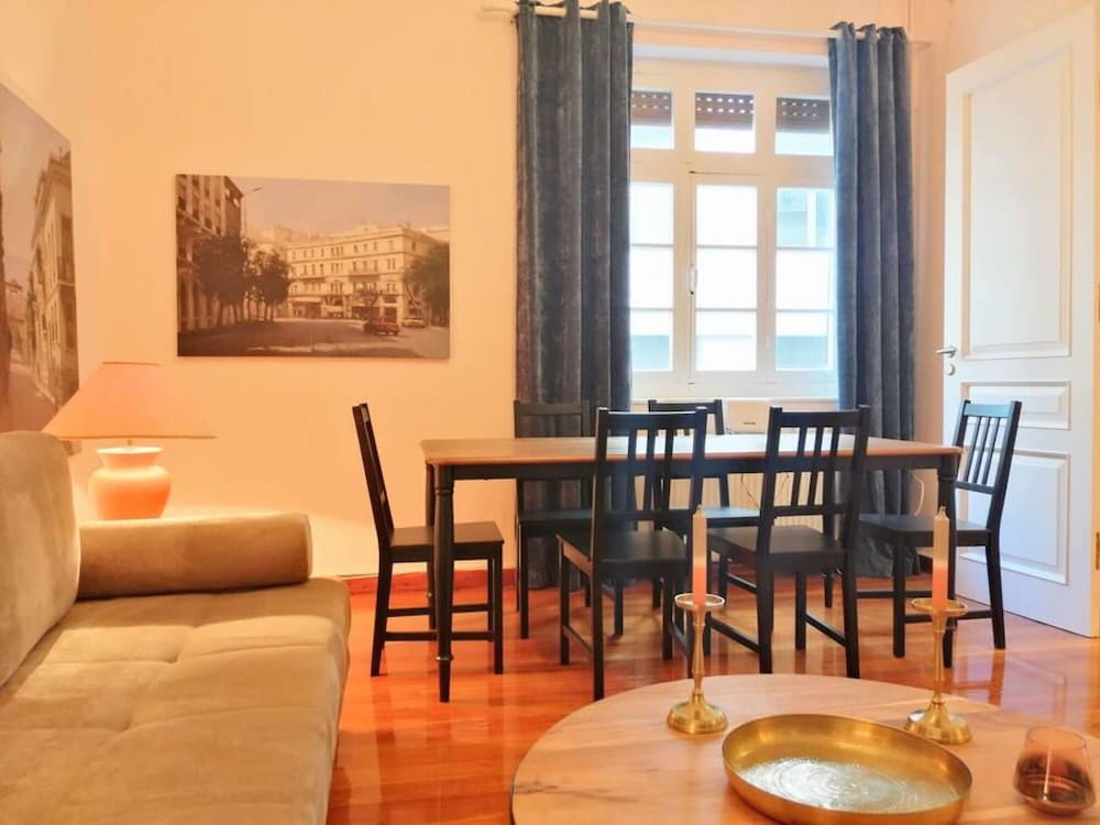 Elegant Apartment in Parliament Square