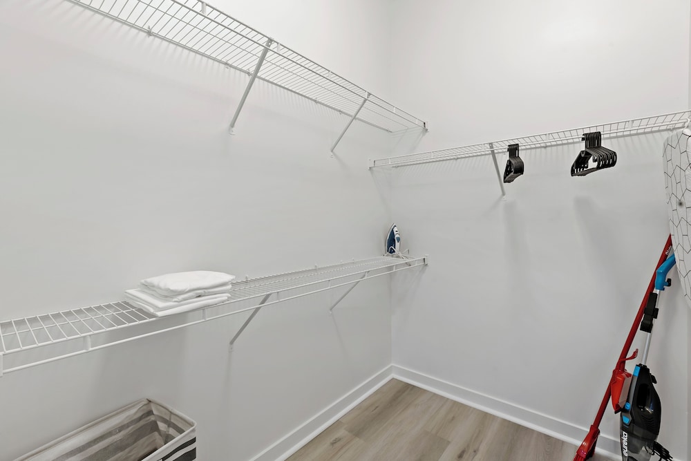 ROVE LIVING/KB - Midtown205