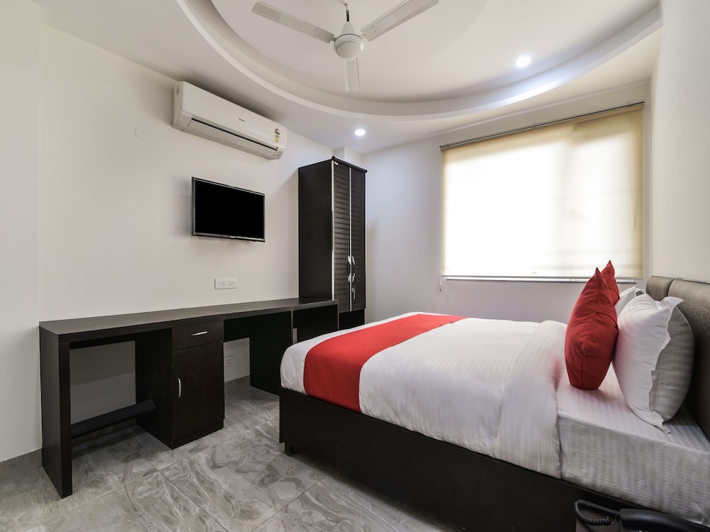 OYO 25086 Hotel Prince Plaza view 3