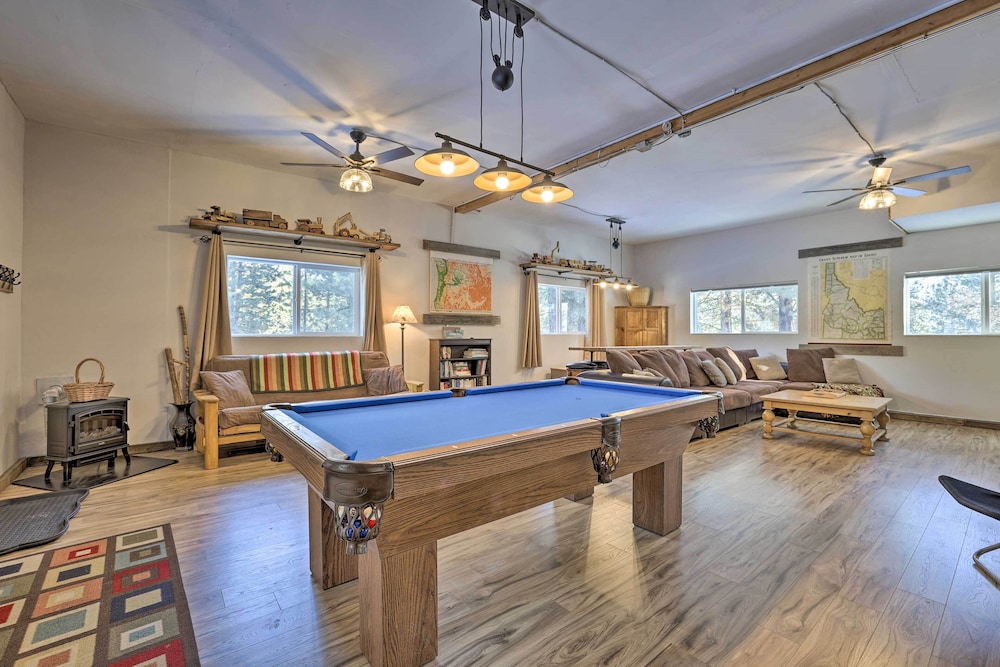 Private Cascade Cabin With Hot Tub & Fire Pit!