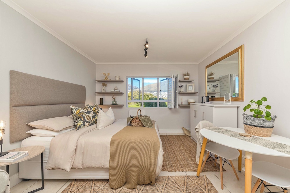 Mouille Point Studio Including Welcome Basket