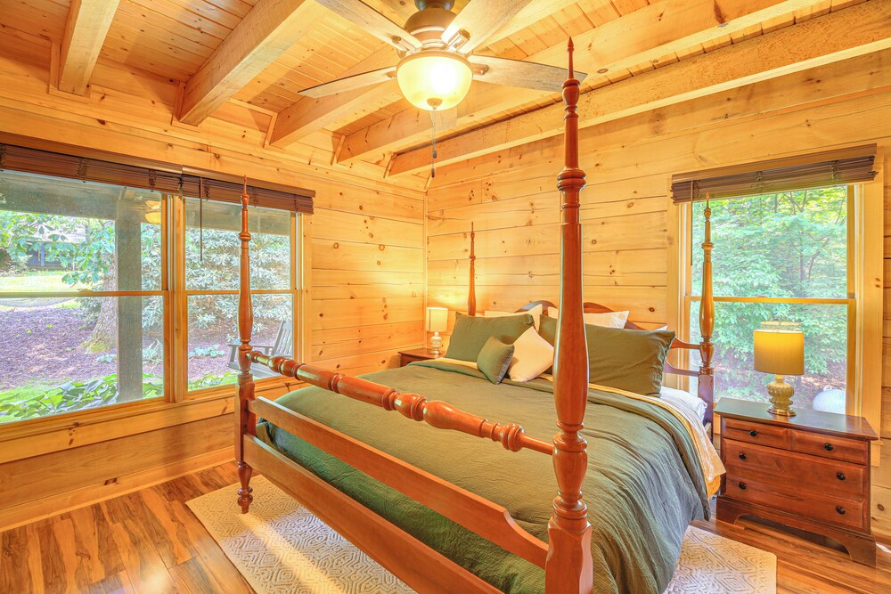 Blue Ridge Mtns Retreat w/ Views, 1 Mi to Parkway!