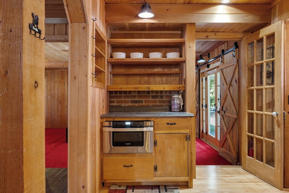 Pet-friendly 3BR Lake House Firepit + Pier