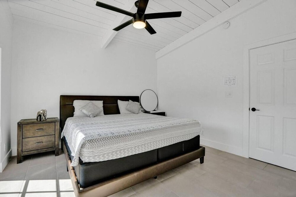 Pool House 3 Bedroom Home Victoria Park