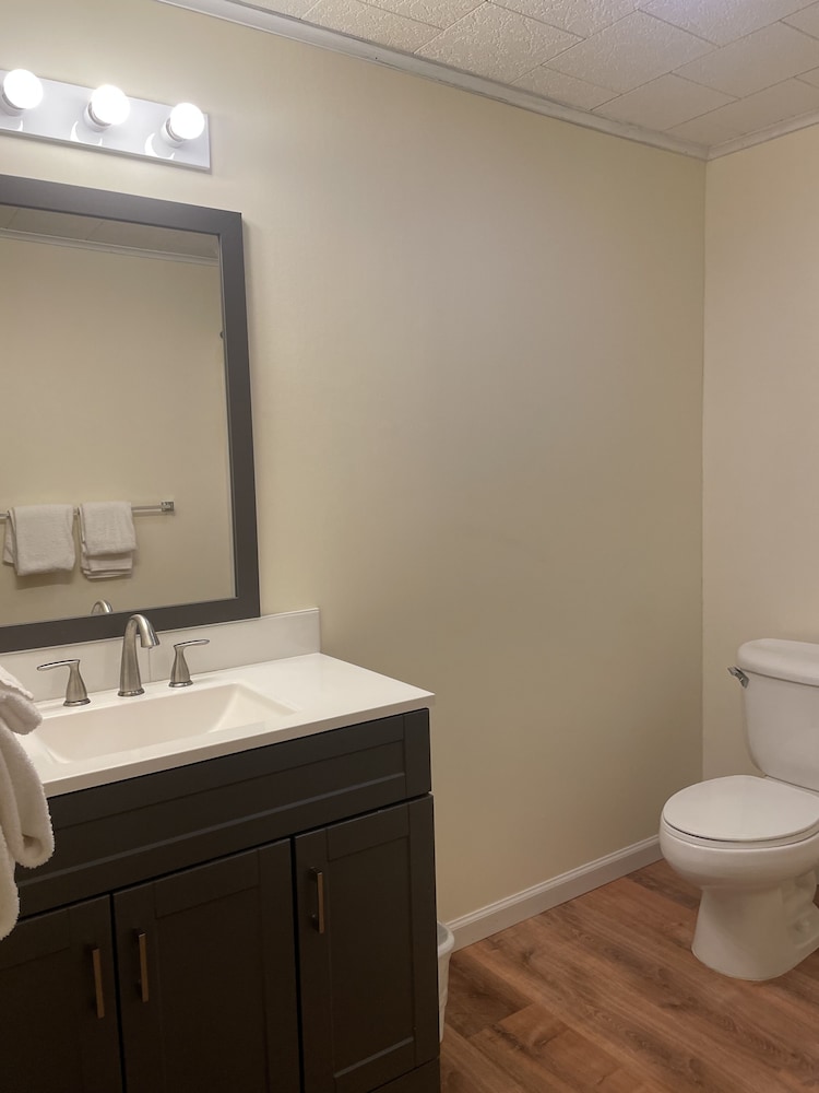Lake Crest Inn