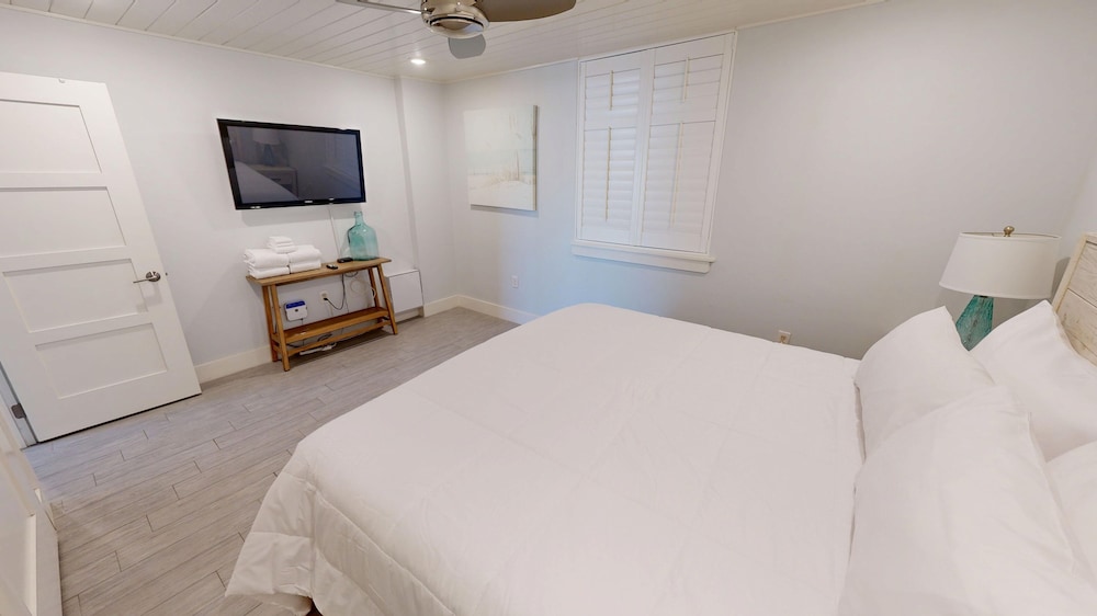 Dolphin Point 604c 2 Bedroom Condo