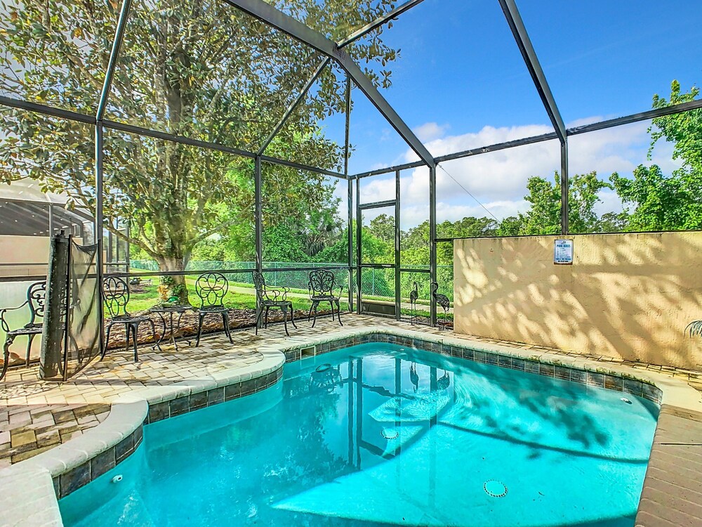 Adventureland Oasis - Resort Near Disney