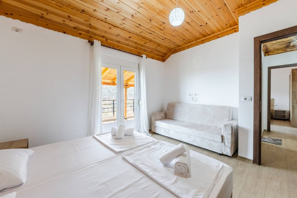 Hillside Apartment Gjirokast r 2