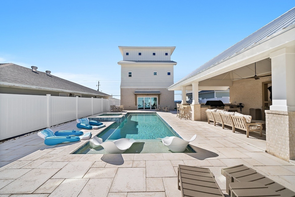 Pink Tequila Sunrise 7 Bedroom Home