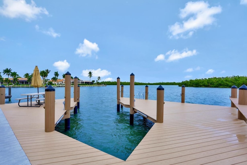 Waterfront Home on key lot With Pool/view of River view 3