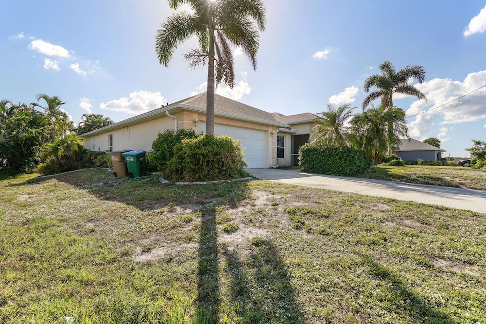 Pet-friendly Home w/ Backyard in Cape Coral!
