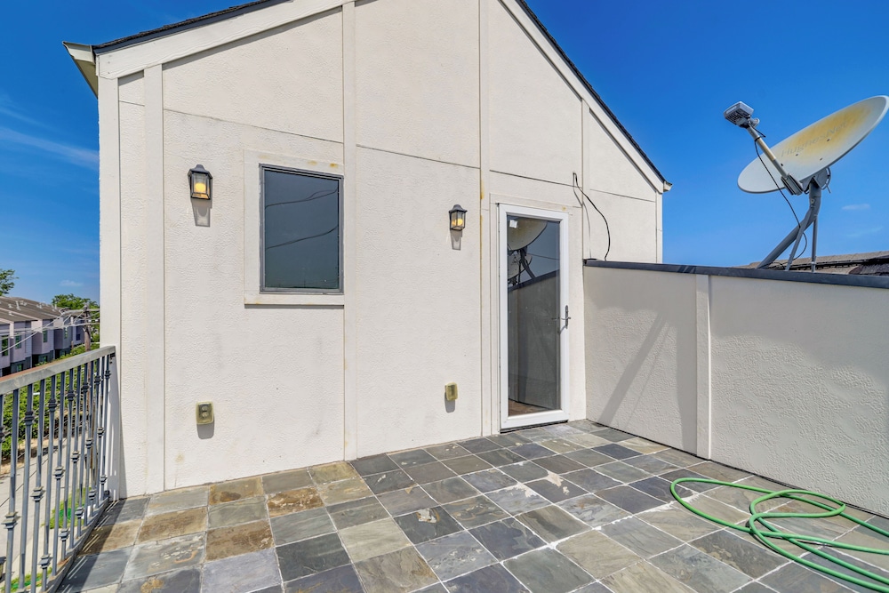 Houston Home w/ Rooftop Patio - 3 Mi to Downtown!