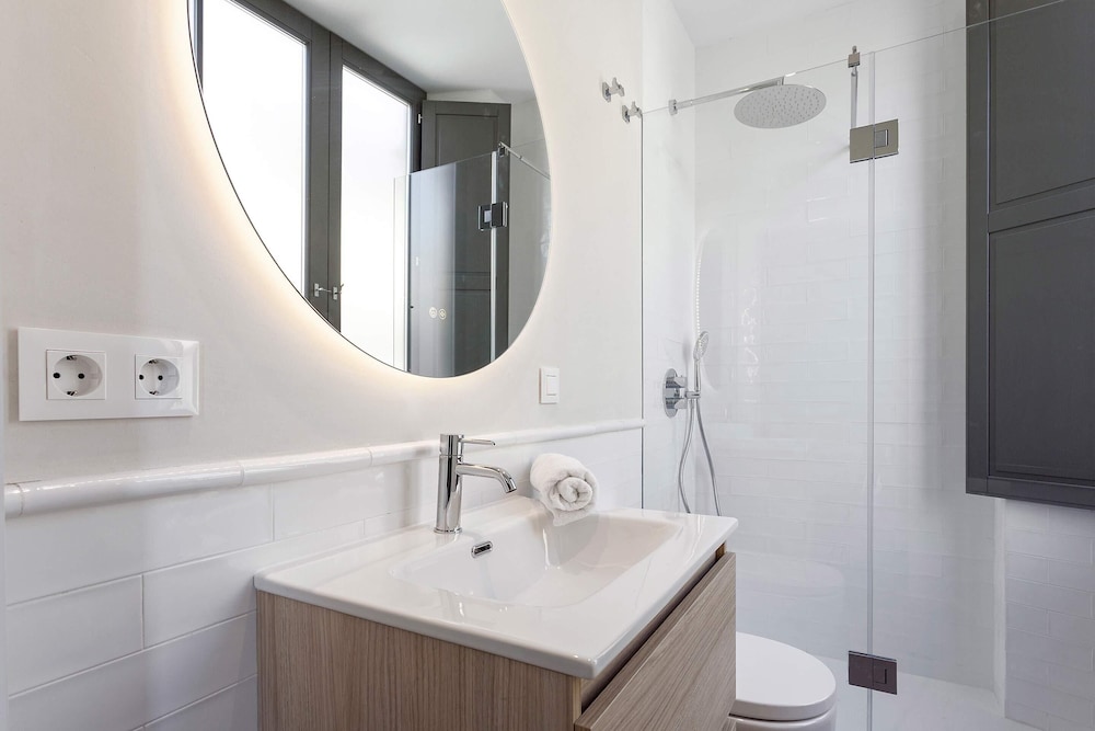 Exclusive 2-bedroom Near the Cathedral. San Matías I
