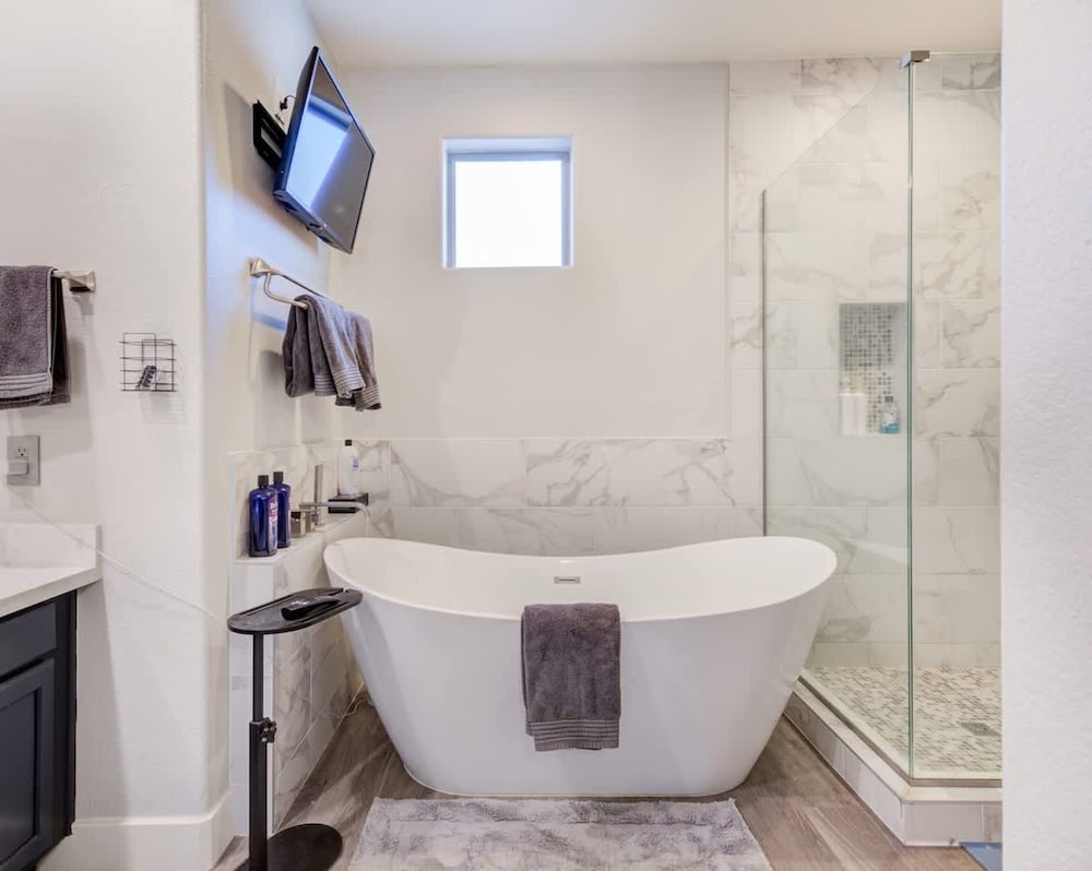 Lux Scottsdale Condo Overlooks 9th Hole Near Golf