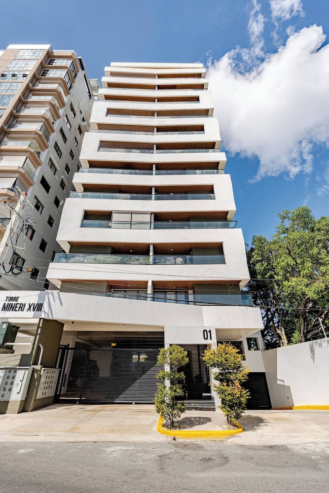 Luxurious Santo Domingo Apartment in Heart of the City, Wifi, Pool, Parking Free