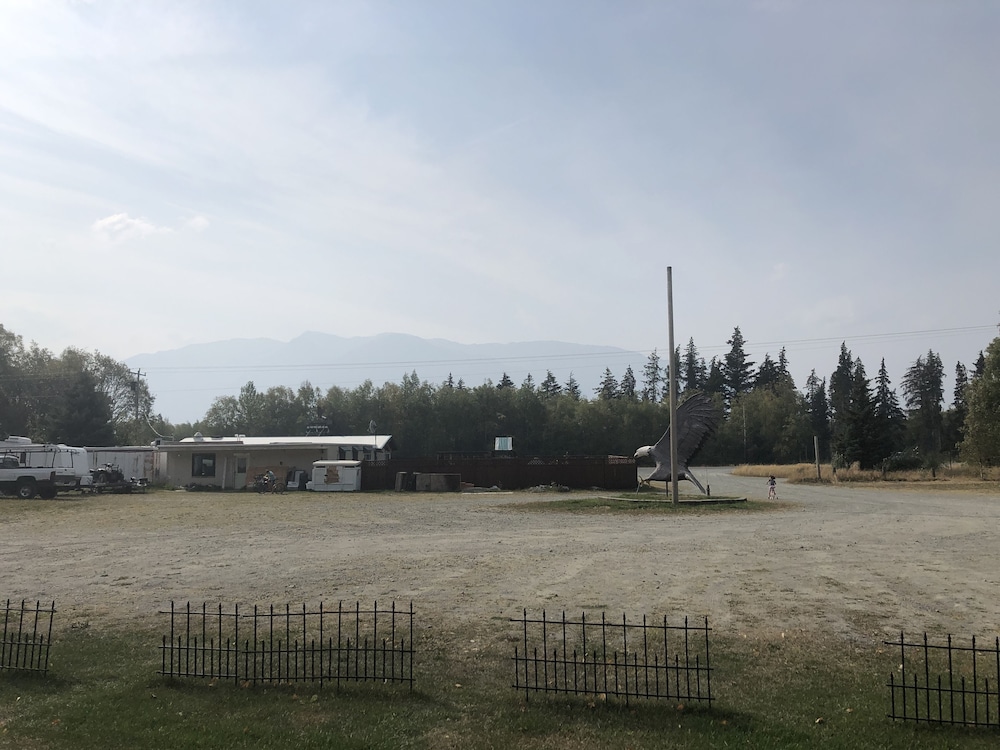 Bird Creek Motel