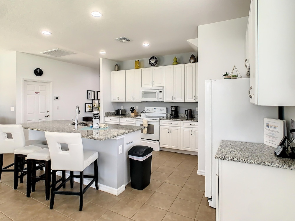 Family Oasis Near Disney - Pool Resort Access