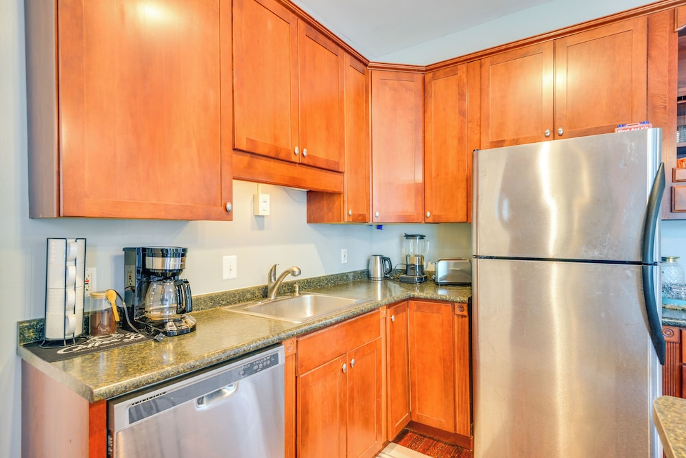 Central Location! Winter Retreat in Sackets Harbor
