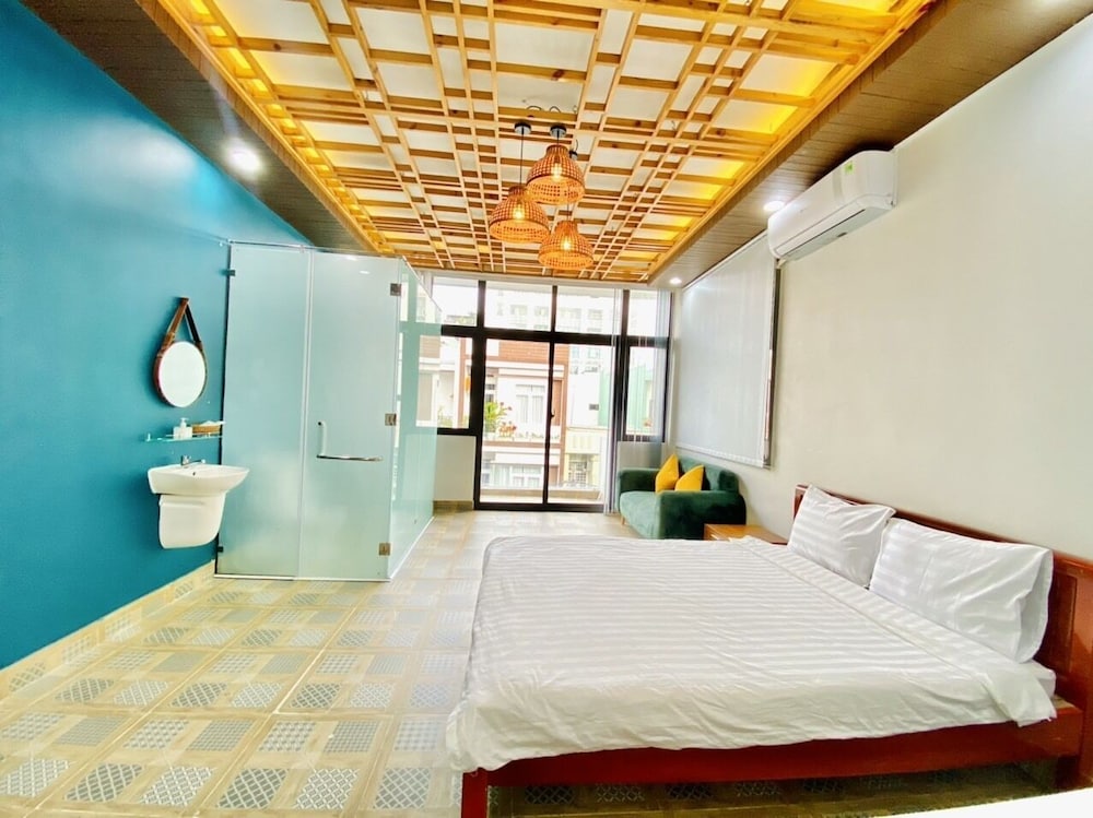 N to M House view 4