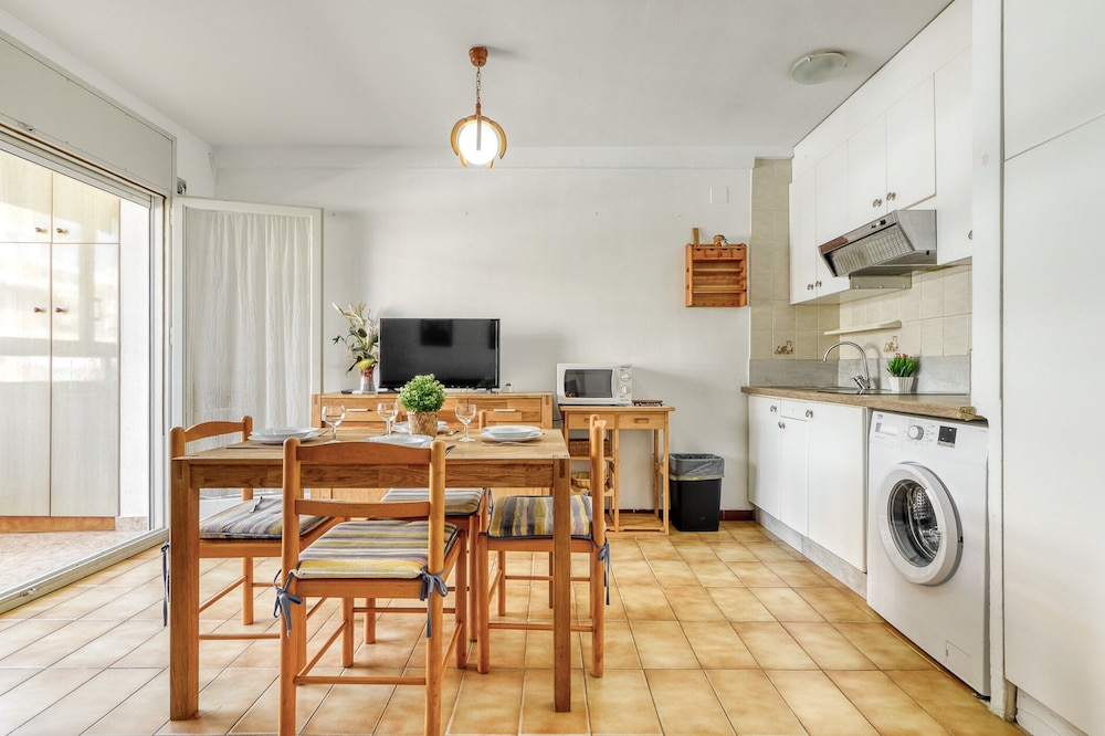 Apartment in Rosas Near Platja de Sta Margarida