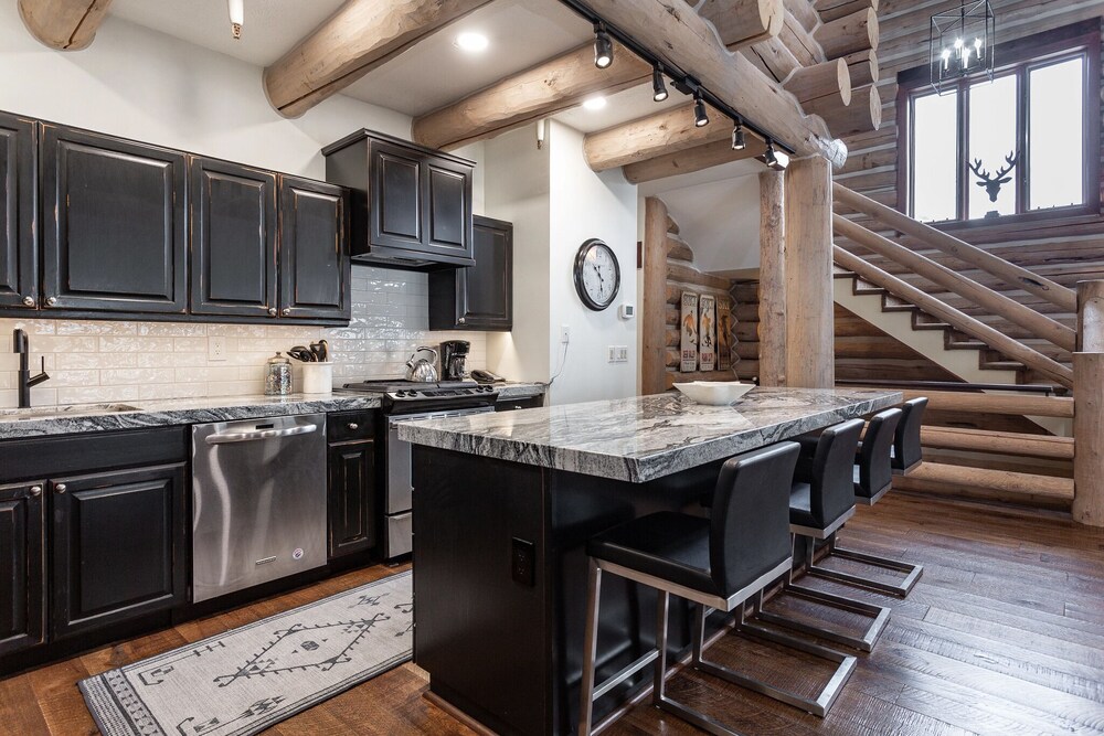 Pine Inn at Trail's End Lodge - Three Bedroom Residence with Den and Spa #5 3 Condo