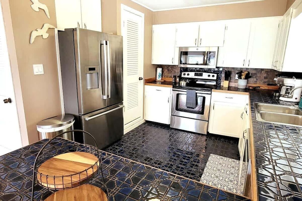 Madre Azul Bay House 3 Bedroom Home