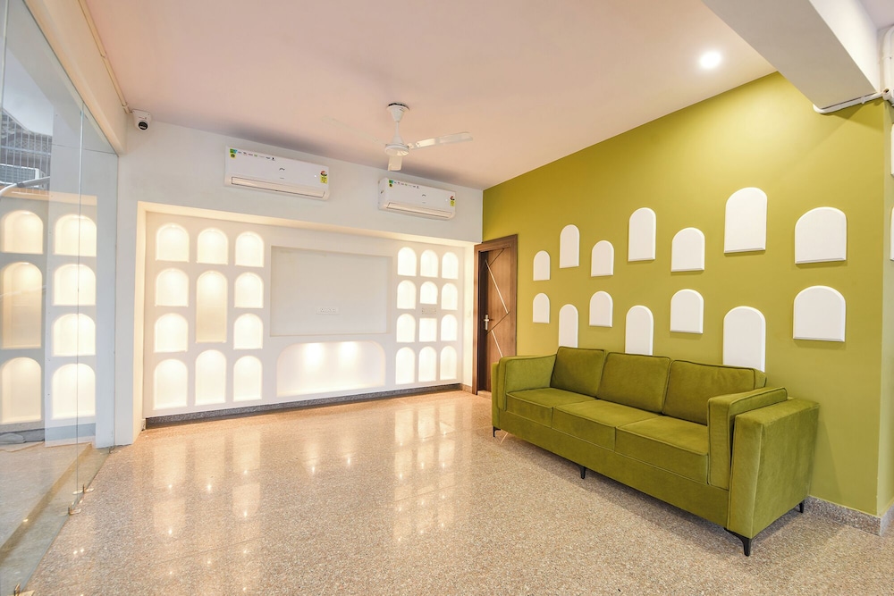 Fabhotel Black Pepper