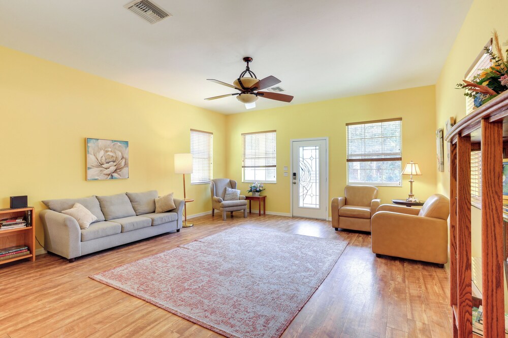Nature Coast Farmhouse w/ Screened-in Porch!