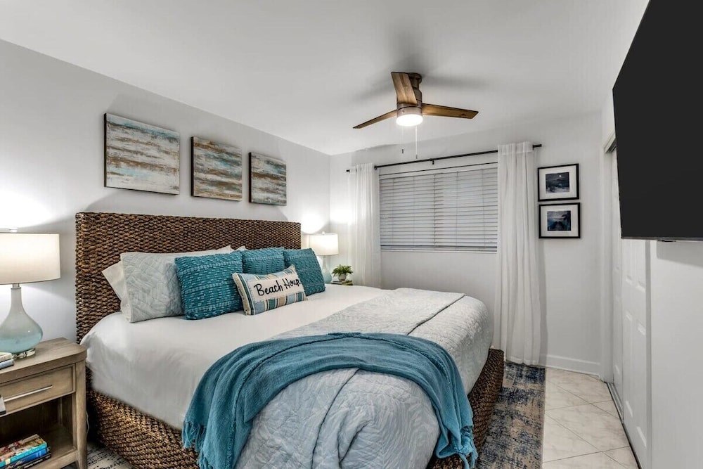 New Waterfront Oasis, Minutes to Beach, Eats, Shops
