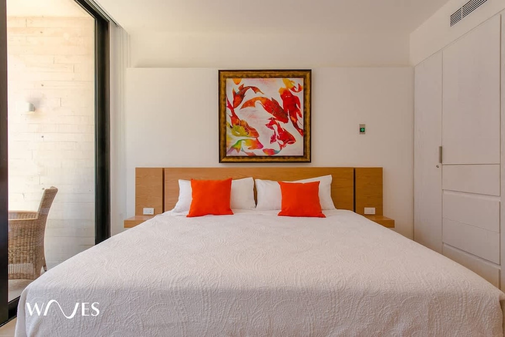 2 Br Steps Away From the Beach Heated Pool
