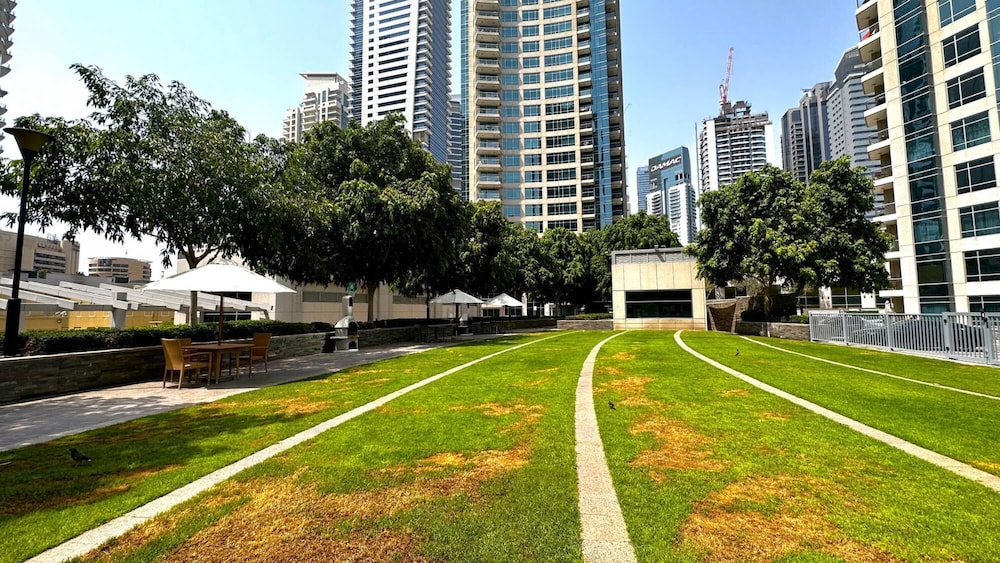 Enchanting 1BR w Balcony Overlooking Dubai Marina