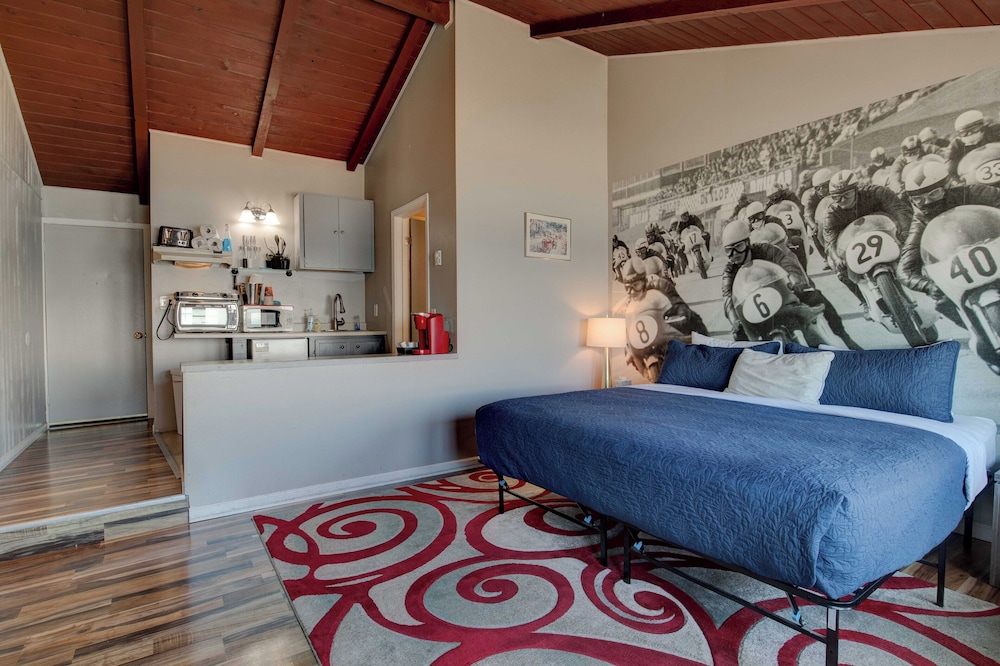 Moolack Shores Inn