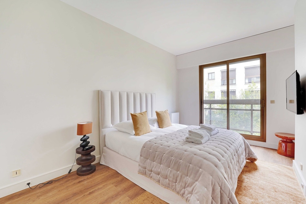 Modern apt With Balcony-2br/6p-neuilly-sur-seine view 4