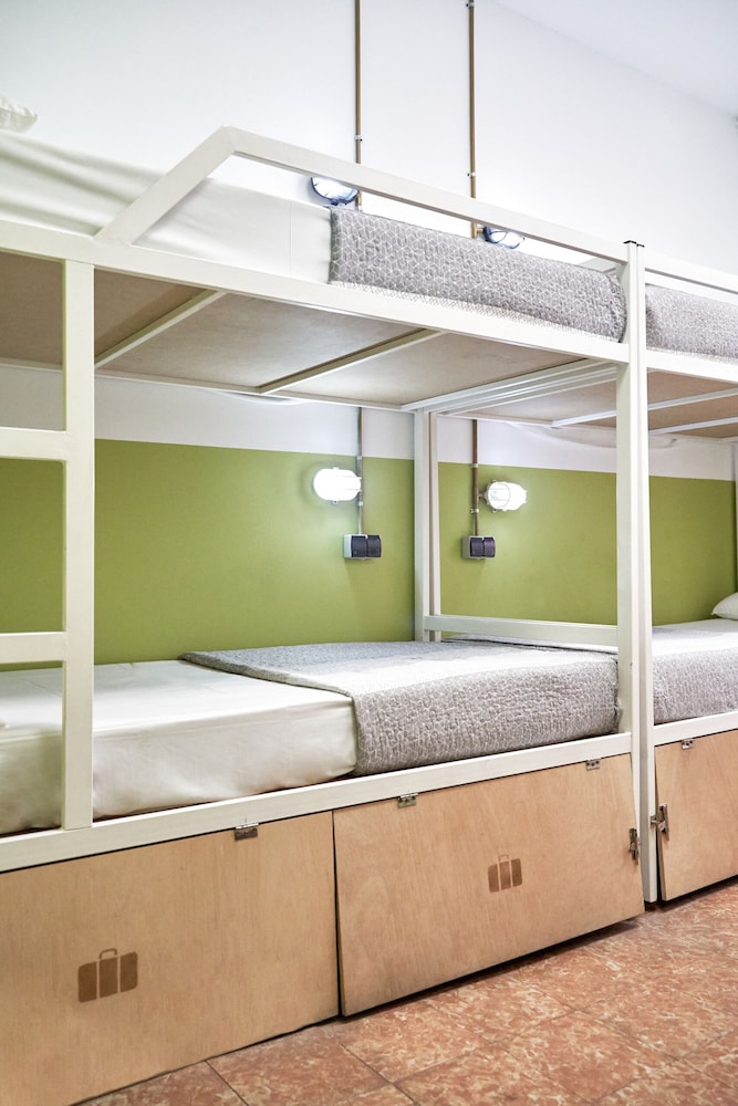 LOFT HOSTAL Group 102