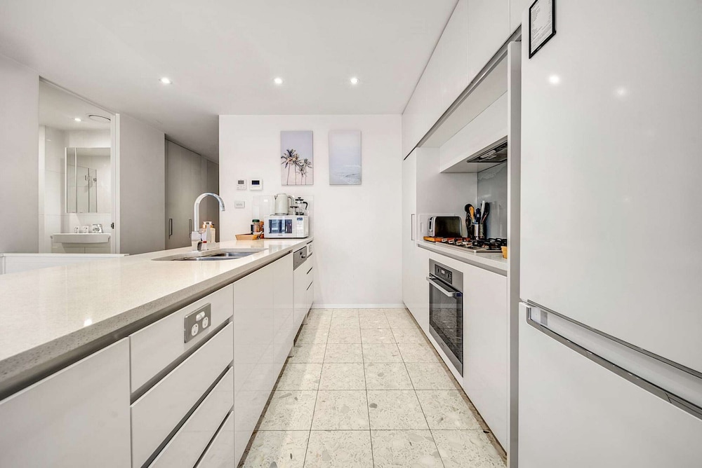 Canberra Lakefront 2-bed With Pool,