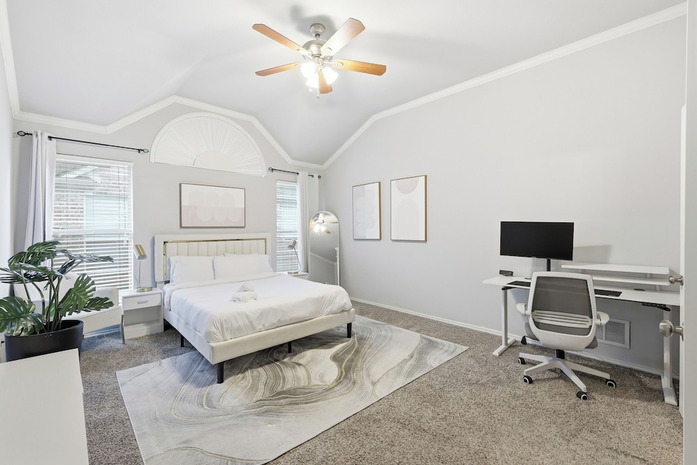 Lux Cozy 5B2B Home for Families
