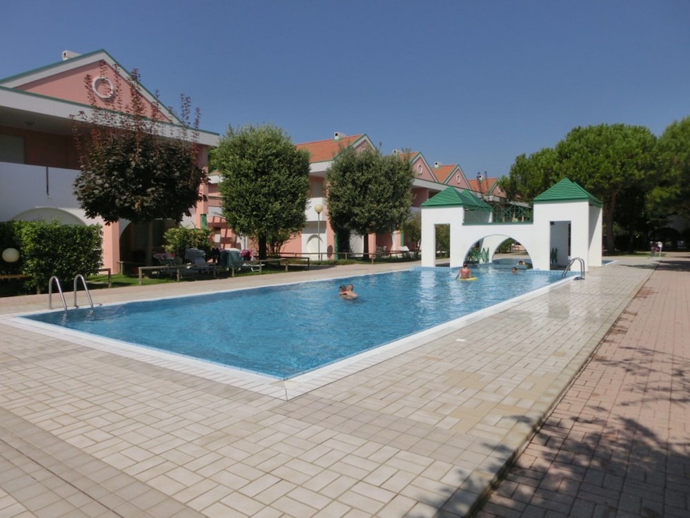 Spacious Apartment With Terrace and Pool in Bibione