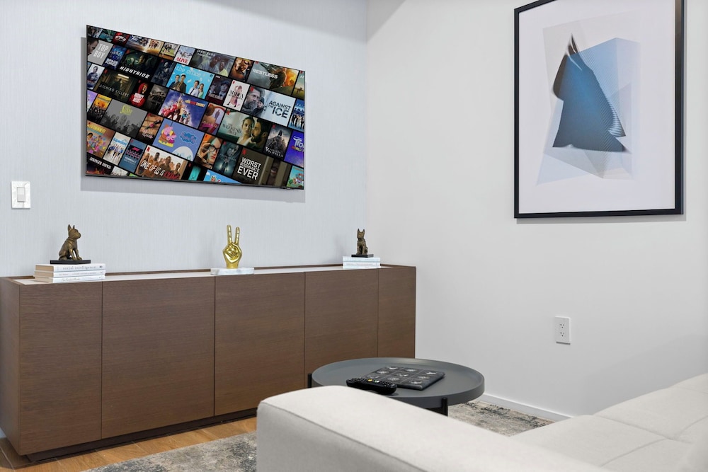Luxury Studio with Stunning Views & Pool