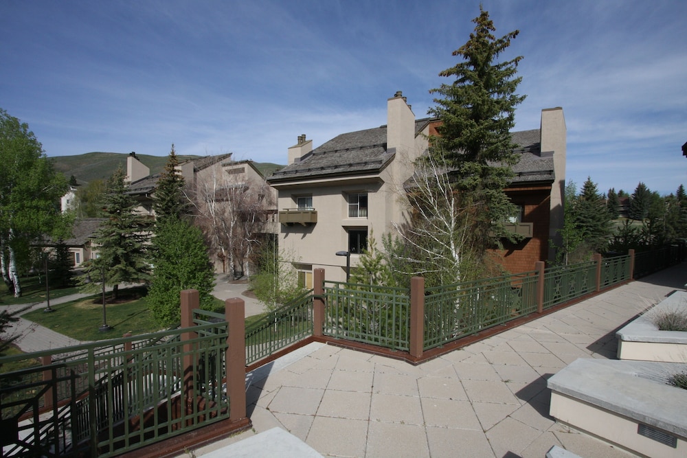 Elkhorn Village - Property Image 7