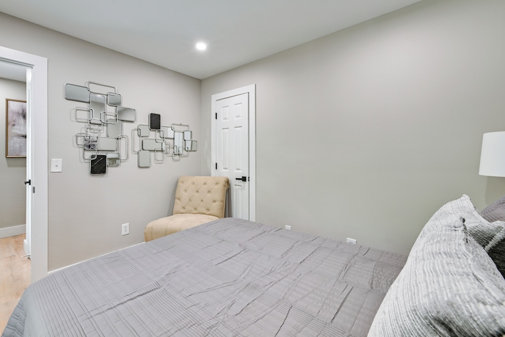 2 Mi to Uptown Charlotte: Family Home w/ Game Room