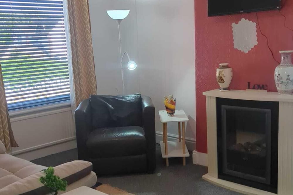 2 Bed-sleeps 3-free Parking-5 Min To Beach