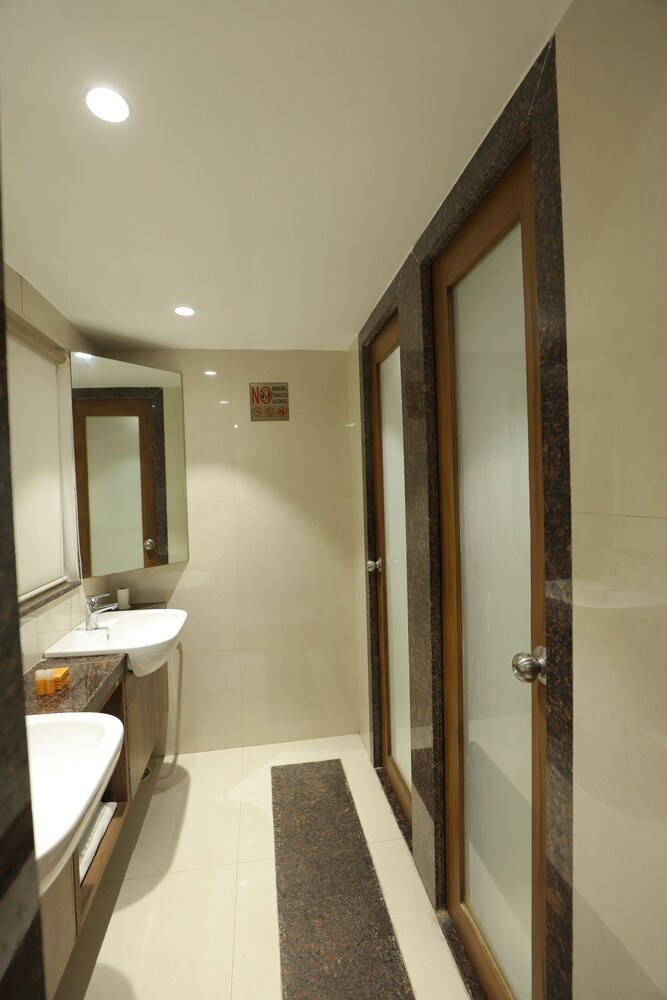 Hotel Shreeji Vatika-Airport Road