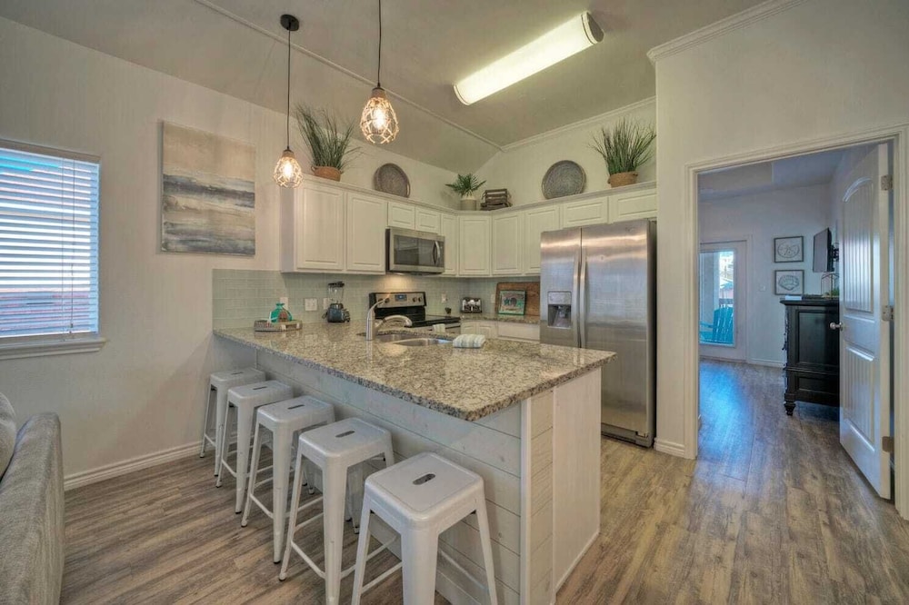 Sleeps 23, 2 Beachside Homes Resort Pool, Walk to the Beach, Balcony + Yard