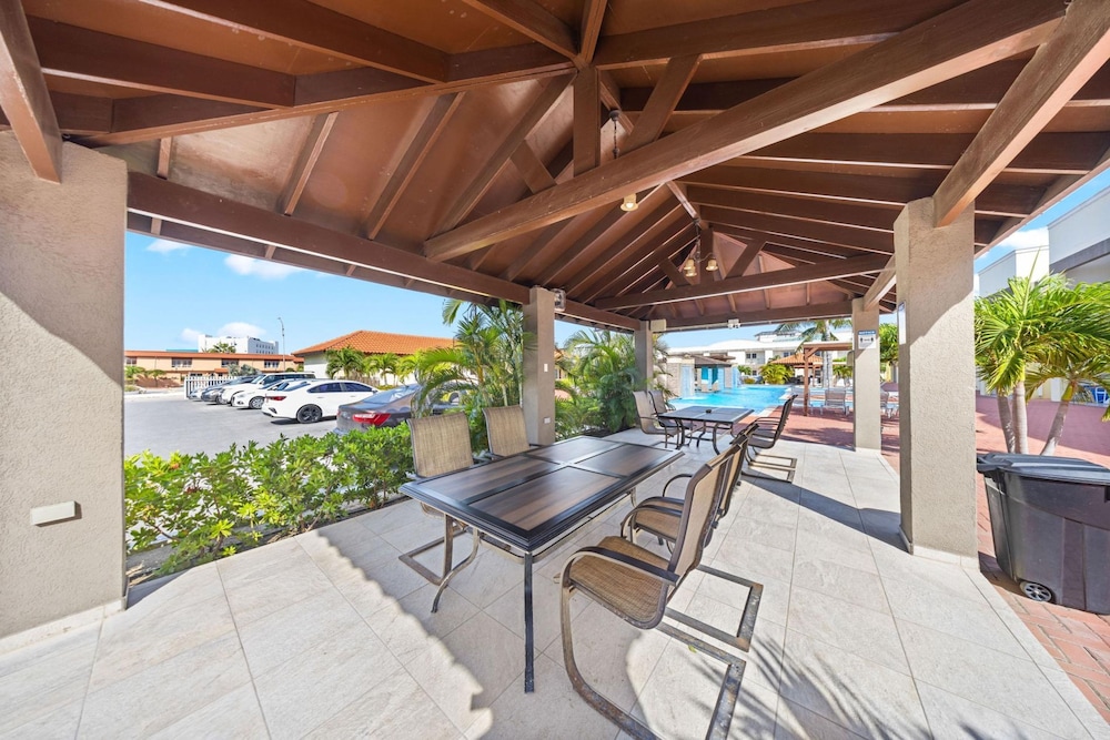 Charming 1br1ba Condo Steps From Eagle Beach